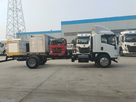2026 Isuzu Elf (N-series), белый, 7500000 рублей, вид 4