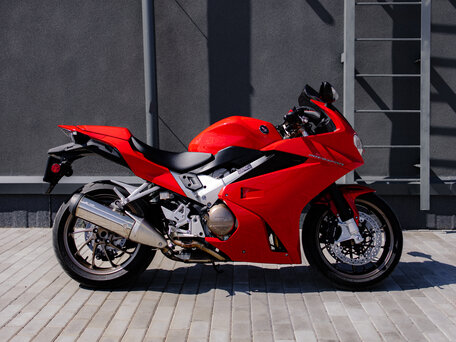 2014 Honda VFR 800, красный, 818955 рублей, вид 1