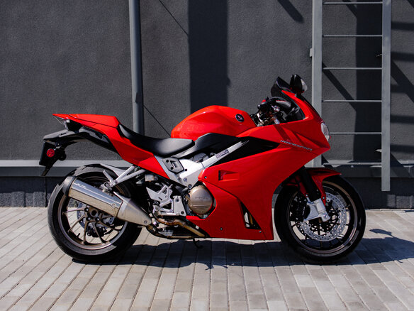 2014 Honda VFR 800, красный, 814312 рублей