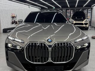 2025 BMW 7 серии 740i xDrive VII (G70), серый, 16500000 рублей, вид 2