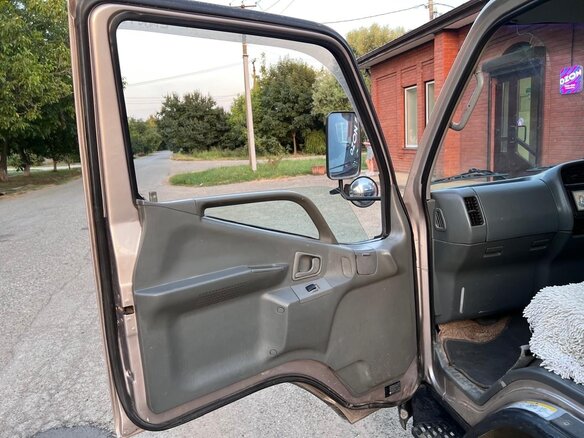 1999 Fuso (Mitsubishi) Canter, серый, 1350000 рублей - вид 18