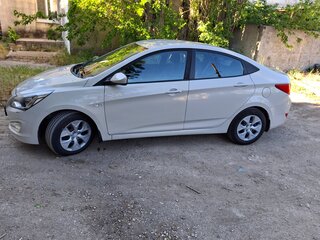 2014 Hyundai Solaris I Рестайлинг, бежевый, 1200000 рублей, вид 1