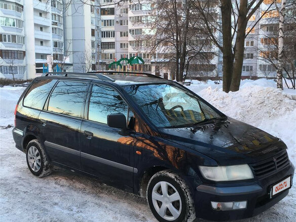 2000 Mitsubishi Space Wagon III, фиолетовый