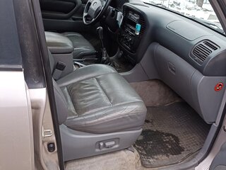 2002 Toyota Land Cruiser 100 Series Рестайлинг 1, серебристый, 2000000 рублей, вид 4