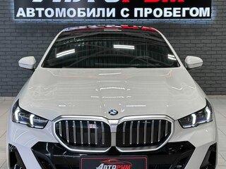 2025 BMW 5 серии 530i xDrive VIII (G60/G61/G68), белый, 7700000 рублей, вид 3