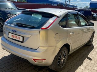 2010 Ford Focus II Рестайлинг, серебристый, 700000 рублей, вид 5