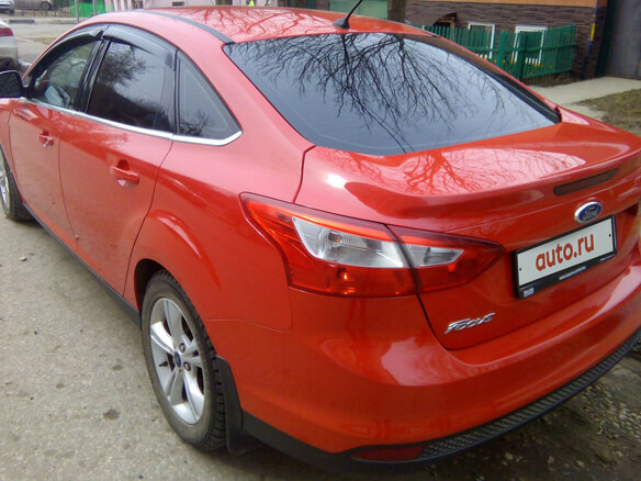 2011 Ford Focus III, красный - вид 4