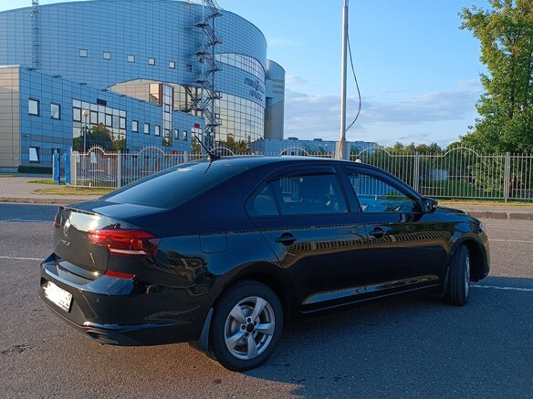 2021 Volkswagen Polo VI, чёрный, 1750000 рублей - вид 4