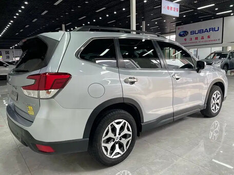 2021 Subaru Forester V, серебристый, 2450000 рублей, вид 4
