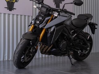 2022 Suzuki GSX-S 1000, серебристый, 1400000 рублей, вид 1