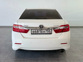 2013 Toyota Camry VII (XV50), белый, 1580000 рублей, вид 5