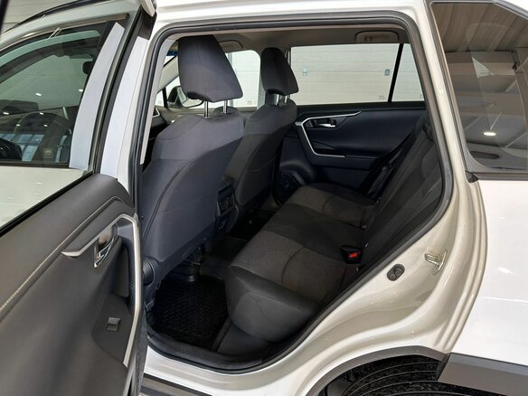 2019 Toyota RAV4 V (XA50), белый, 3100000 рублей - вид 16