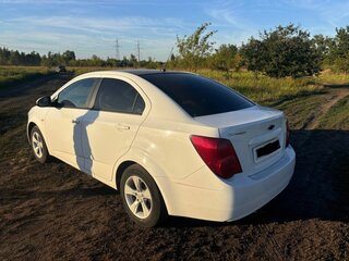 2014 Chevrolet Aveo II, белый, 950000 рублей, вид 3