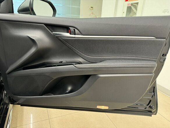2023 Toyota Camry VIII (XV70) Рестайлинг, чёрный - вид 24