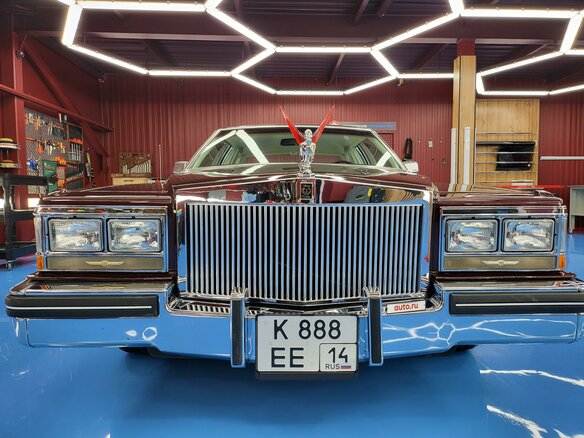 1982 Cadillac DeVille V, красный - вид 1