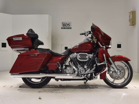 2016 Harley-Davidson Street Glide, красный, 1800000 рублей, вид 2