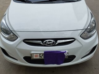 2013 Hyundai Solaris I, белый, 1050000 рублей, вид 1