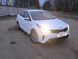2021 Kia Rio IV Рестайлинг, белый, 1250000 рублей, вид 2