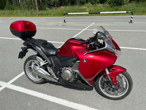 2010 Honda VFR 1200, красный, 730000 рублей
