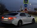 2021 Toyota Camry VIII (XV70) Рестайлинг, белый, 3700000 рублей - вид 3