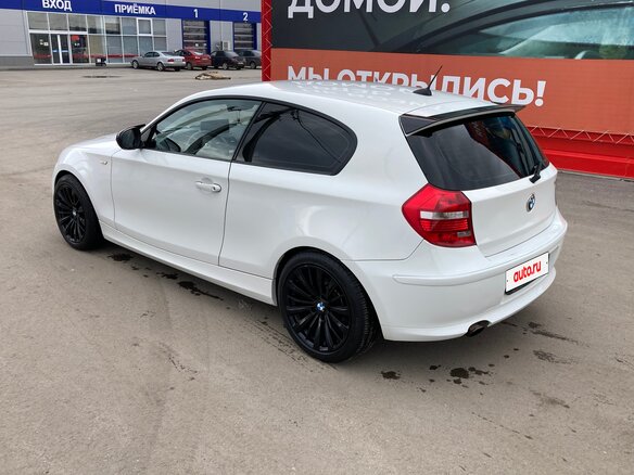 2010 BMW 1 серии 116i I (E81/E82/E87/E88) Рестайлинг, белый, 900000 рублей - вид 17