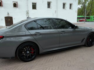 2021 BMW 5 серии 520d xDrive VII (G30/G31/G38) Рестайлинг, серый, 4950000 рублей, вид 5