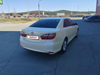 2015 Toyota Camry VII (XV50) Рестайлинг, белый, 2100000 рублей, вид 3