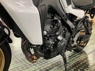 2023 Yamaha MT-09 Tracer (FJ-09), белый, 1350000 рублей, вид 4