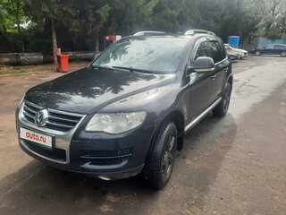2010 Volkswagen Touareg I Рестайлинг, чёрный, 1090000 рублей, вид 5