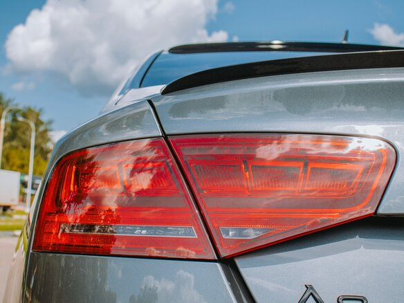 2013 Audi A8 III (D4), серый, 2600000 рублей - вид 16