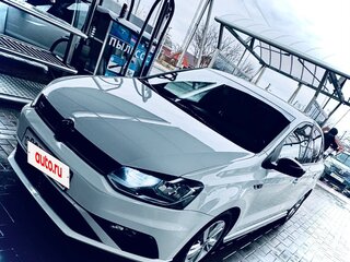 2018 Volkswagen Polo V Рестайлинг, белый, 1500000 рублей, вид 3
