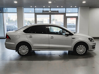 2016 Volkswagen Polo V Рестайлинг, серебристый, 997000 рублей, вид 4