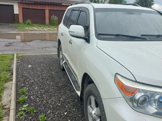 2013 Toyota Land Cruiser 200 Series Рестайлинг 1, белый, 4000000 рублей, вид 1