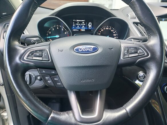 2017 Ford Kuga II Рестайлинг, серый - вид 3