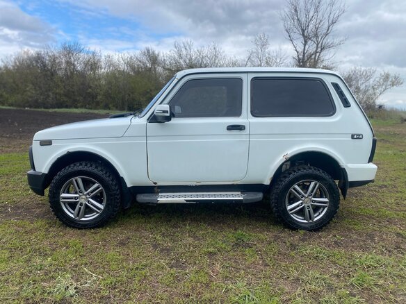 2009 Lada (ВАЗ) 2121 (4x4) I Рестайлинг, белый, 415000 рублей - вид 8
