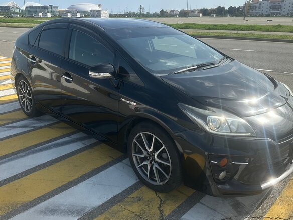 2013 Toyota Prius III Рестайлинг (XW30), чёрный, 1610000 рублей