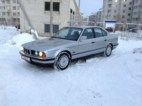 1990 BMW 5 серии 520i III (E34), серебристый