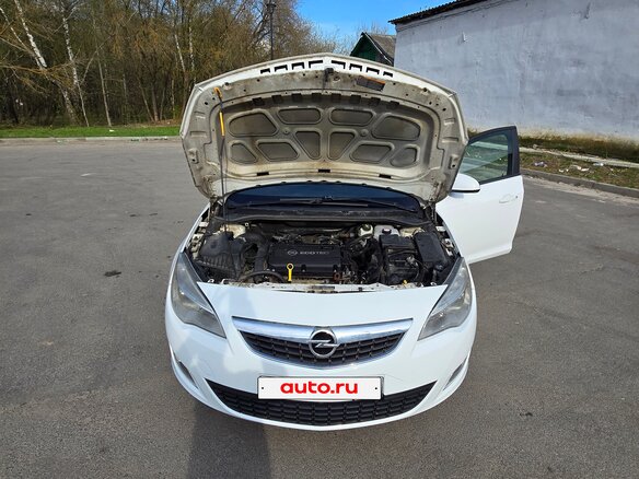 2012 Opel Astra J Рестайлинг, белый, 720000 рублей - вид 2