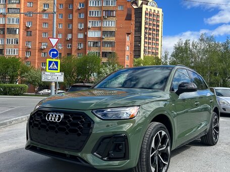 2024 Audi Q5 45 TFSI II (FY) Рестайлинг, зелёный, 5325000 рублей, вид 3