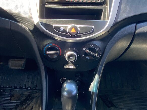2012 Hyundai Solaris I, белый, 780000 рублей - вид 8