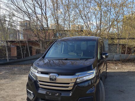 2018 Honda Stepwgn V Рестайлинг, чёрный, 1700000 рублей, вид 1