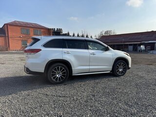 2018 Toyota Highlander III (XU50) Рестайлинг, белый, 3600000 рублей, вид 4