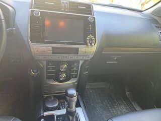 2018 Toyota Land Cruiser Prado 150 Series Рестайлинг 2, белый, 6300000 рублей, вид 3