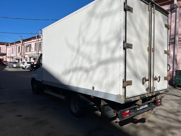 2018 Iveco Daily, белый, 4200000 рублей - вид 2