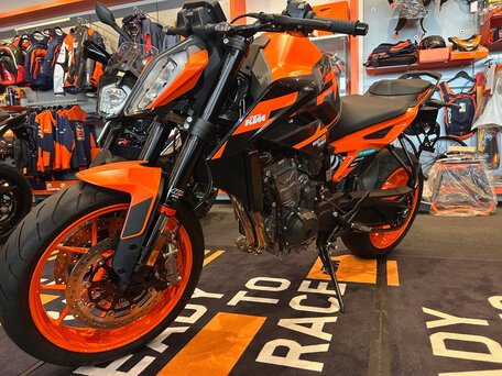 2024 KTM 890 Duke GP, чёрный, 990000 рублей, вид 5
