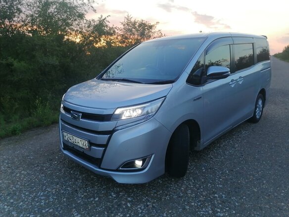 2019 Toyota Noah III (R80) Рестайлинг, серый, 2600000 рублей