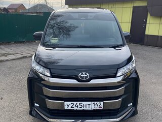 2022 Toyota Noah IV (R90), чёрный, 3580000 рублей, вид 3