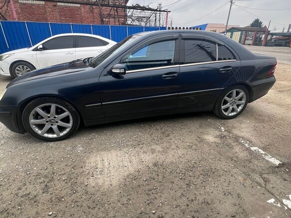 2003 Mercedes-Benz C-Класс 230 II (W203), синий, 520000 рублей - вид 6