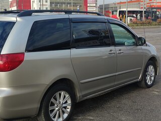 2009 Toyota Sienna II Рестайлинг, серебристый, 1200000 рублей, вид 3