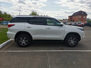 2021 Toyota Fortuner II Рестайлинг, белый, 4990000 рублей, вид 4